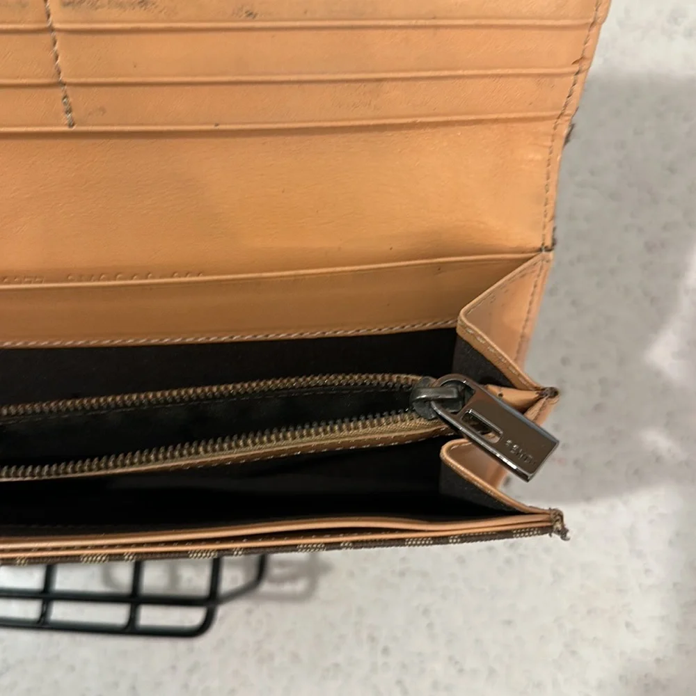⭐️ Fendi Vintage Zucchino Flap Wallet 100% Authentic - Picture 4 of 10